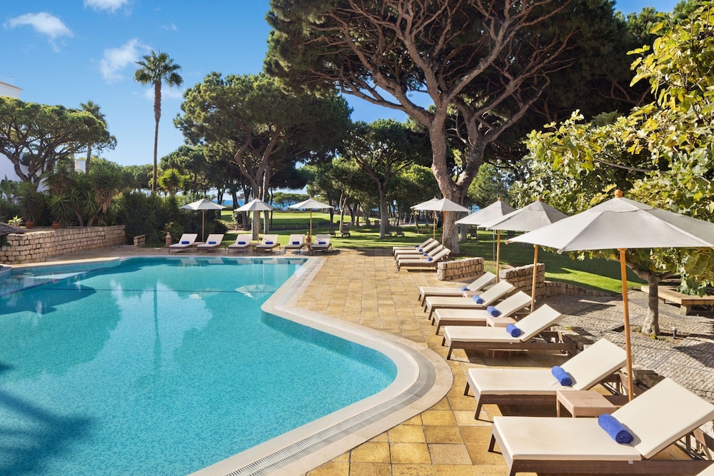 Pine Cliffs Residence, a Luxury Collection Resort, Algarve — Swimming pool in Albufeira, Faro