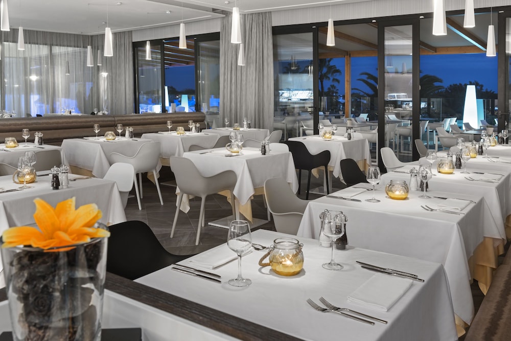Elba Premium Suites - Adults Only — Restaurant & bars in Playa Blanca, Canary Islands