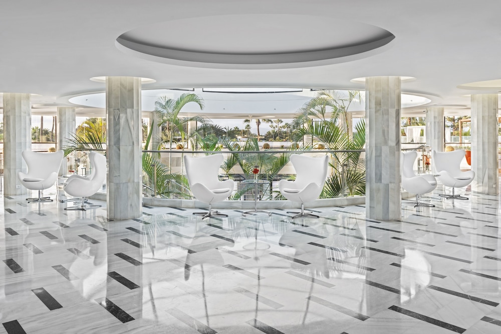 Elba Premium Suites - Adults Only — Hotel building in Playa Blanca, Canary Islands