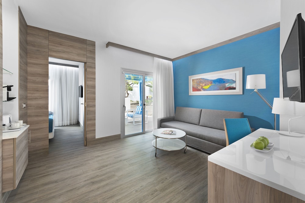 Elba Premium Suites - Adults Only — Hotel rooms in Playa Blanca, Canary Islands