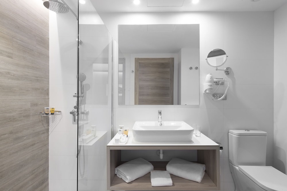 Elba Premium Suites - Adults Only — Hotel rooms in Playa Blanca, Canary Islands