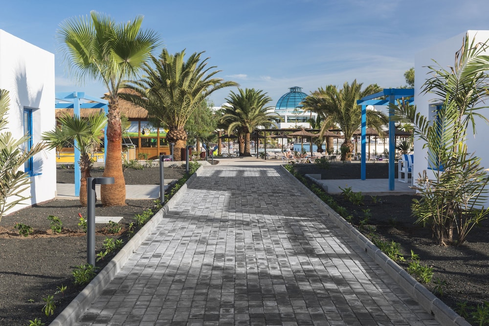 Elba Premium Suites - Adults Only — Hotel building in Playa Blanca, Canary Islands