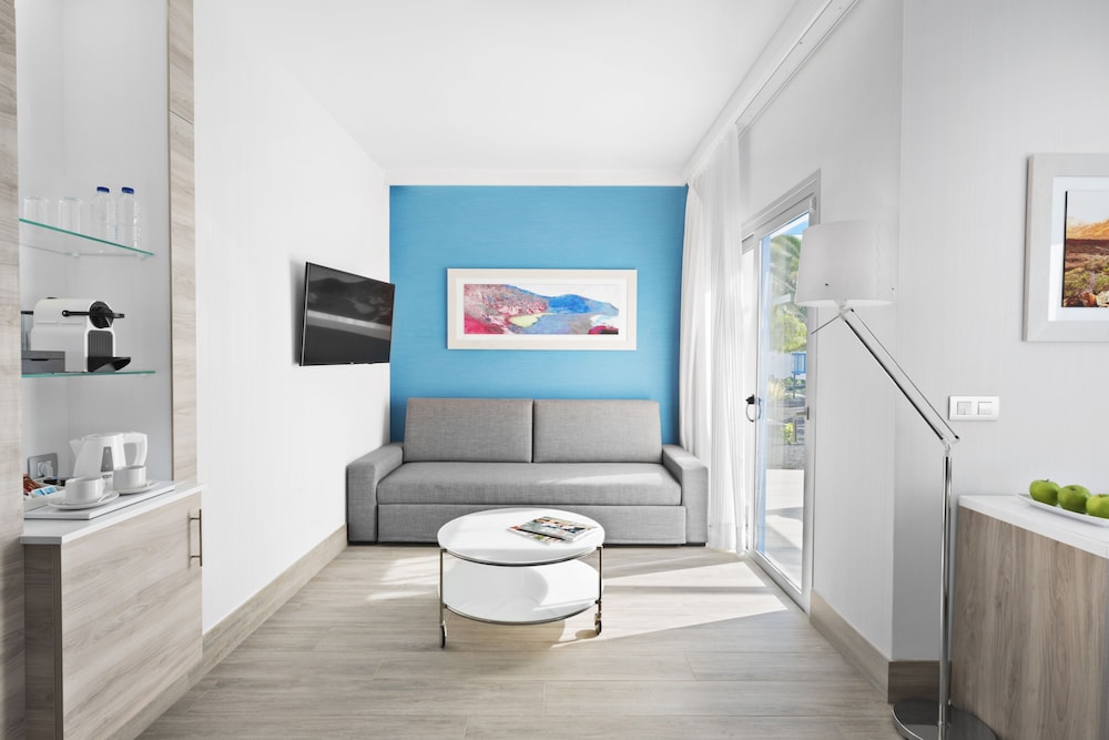 Elba Premium Suites - Adults Only — Hotel rooms in Playa Blanca, Canary Islands