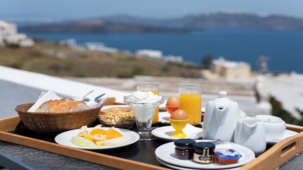 Pancratium villas & suites — Restaurant & bars in Akrotiri, South Aegean