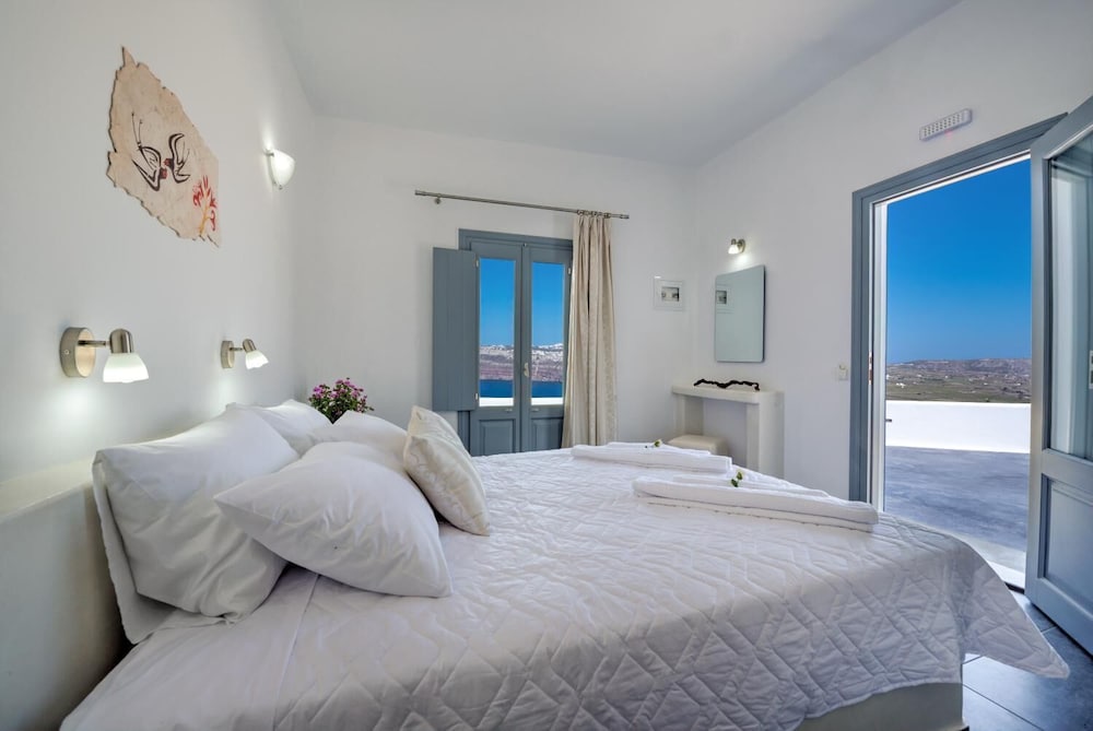 Pancratium villas & suites — Hotel rooms in Akrotiri, South Aegean