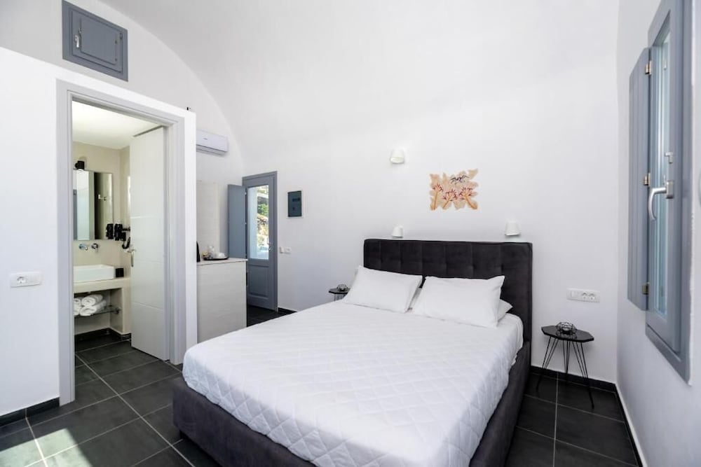 Pancratium villas & suites — Hotel rooms in Akrotiri, South Aegean