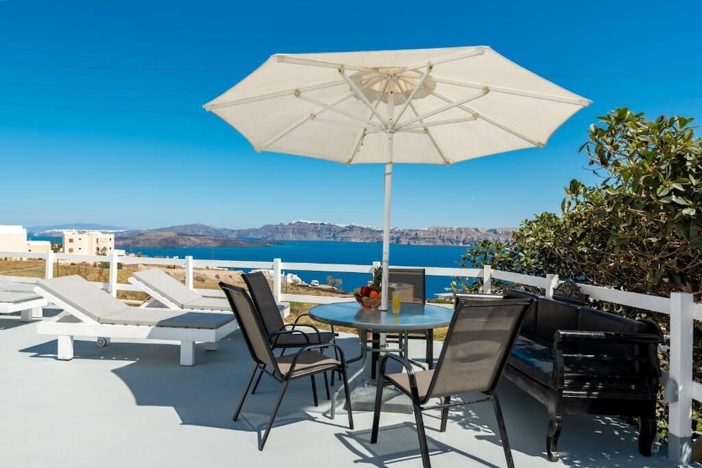 Pancratium villas & suites — Attractions in the area in Akrotiri, South Aegean