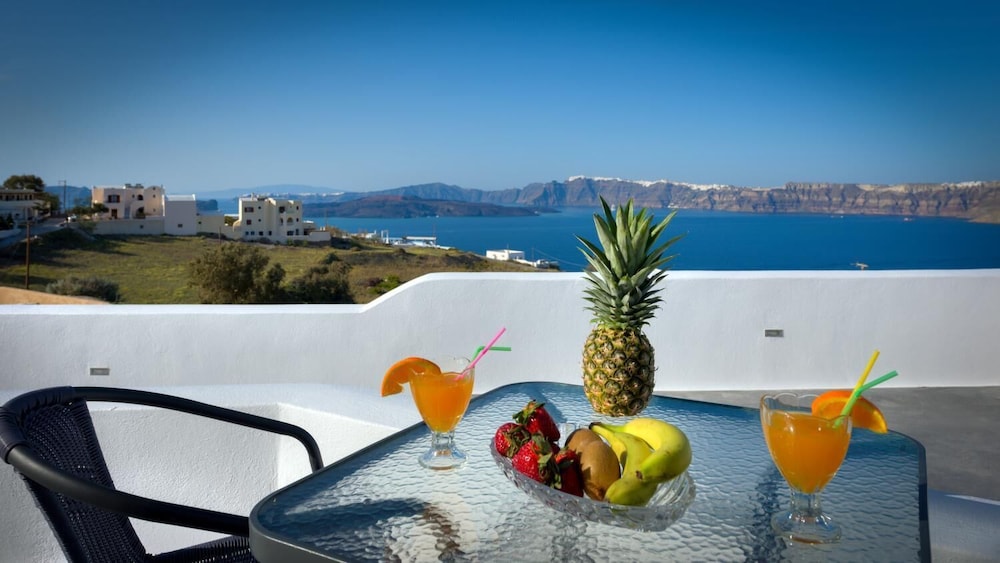 Pancratium villas & suites — Attractions in the area in Akrotiri, South Aegean