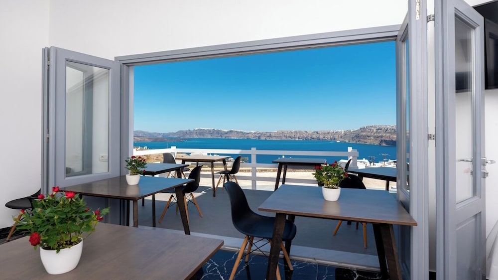Pancratium villas & suites — Restaurant & bars in Akrotiri, South Aegean
