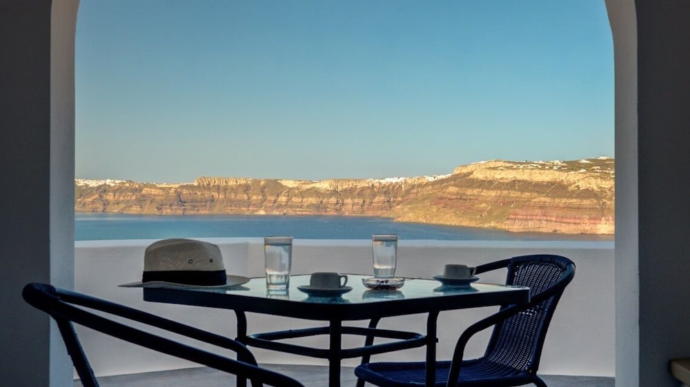 Pancratium villas & suites — Attractions in the area in Akrotiri, South Aegean