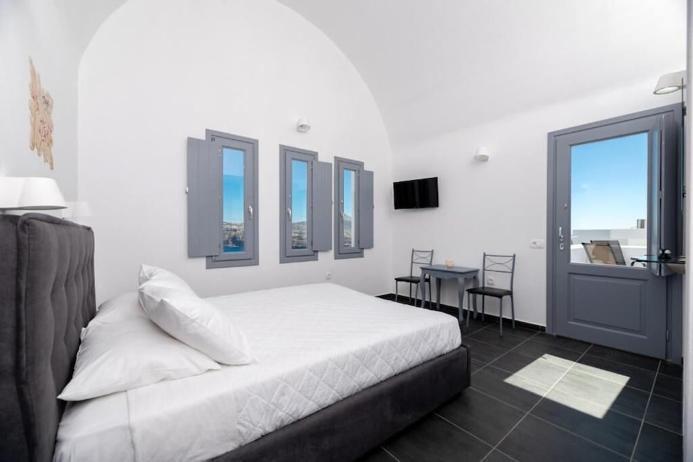 Pancratium villas & suites — Hotel rooms in Akrotiri, South Aegean