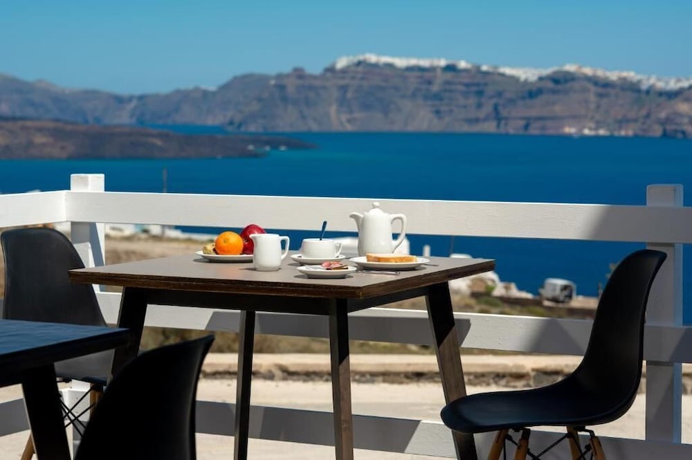Pancratium villas & suites — Restaurant & bars in Akrotiri, South Aegean