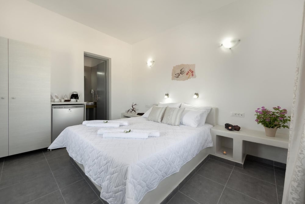 Pancratium villas & suites — Hotel rooms in Akrotiri, South Aegean