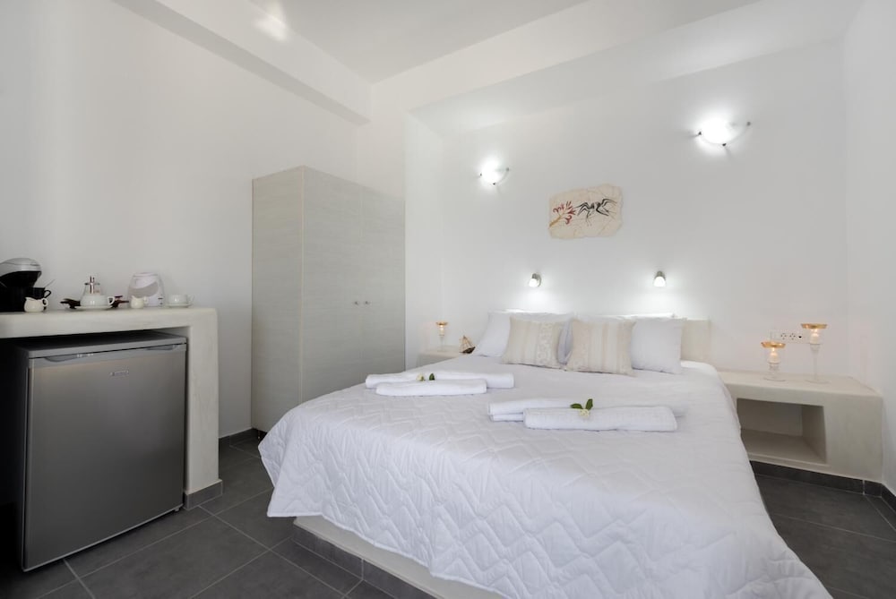Pancratium villas & suites — Hotel rooms in Akrotiri, South Aegean