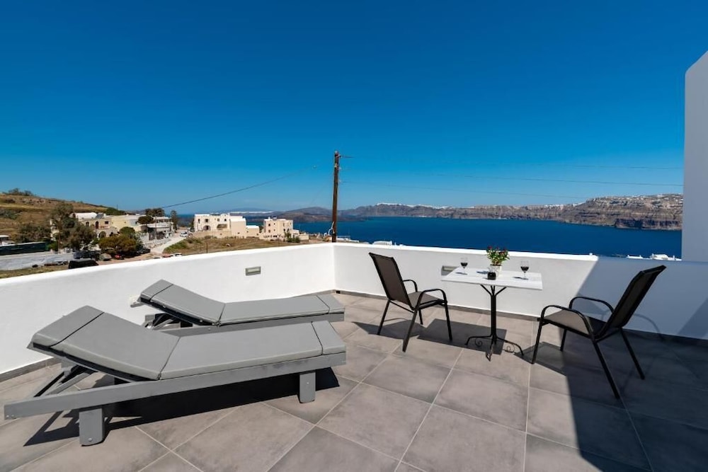 Pancratium villas & suites — Attractions in the area in Akrotiri, South Aegean