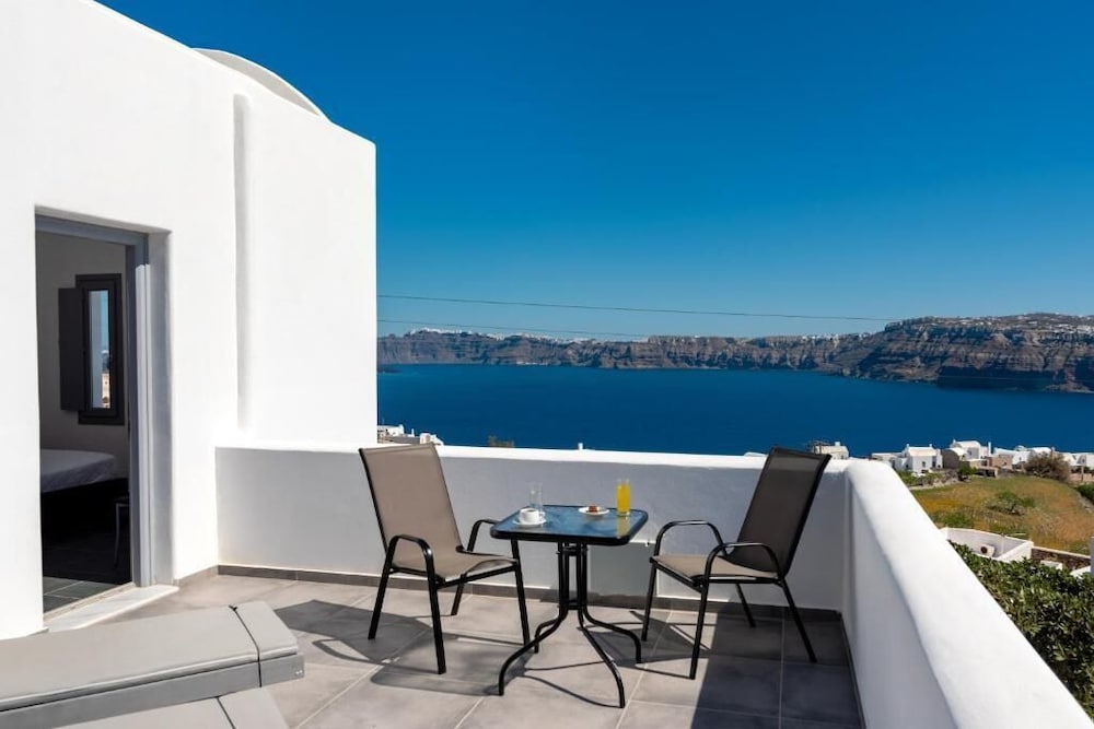 Pancratium villas & suites — Hotel rooms in Akrotiri, South Aegean