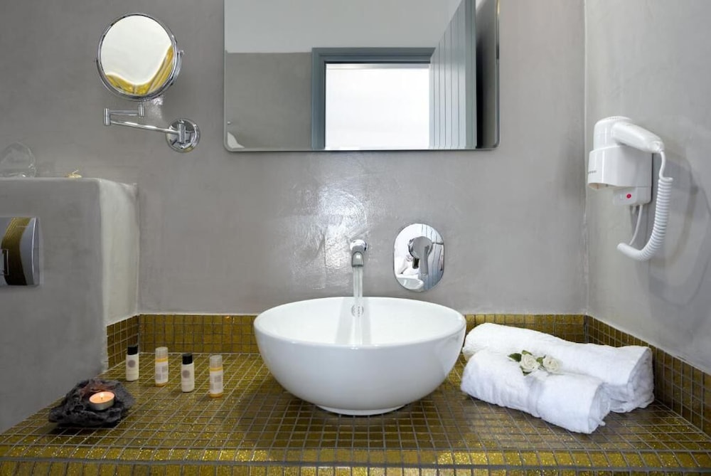 Pancratium villas & suites — Hotel rooms in Akrotiri, South Aegean