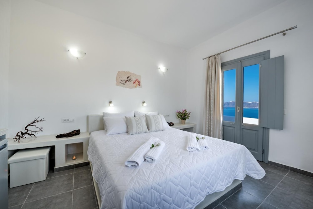 Pancratium villas & suites — Hotel rooms in Akrotiri, South Aegean