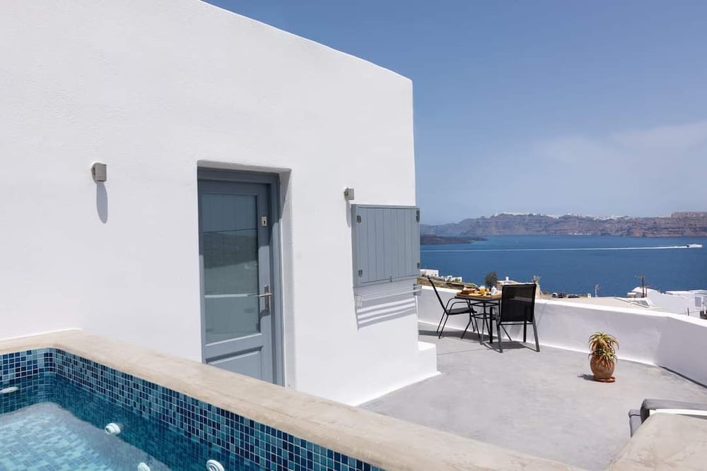 Pancratium villas & suites — Hotel building in Akrotiri, South Aegean