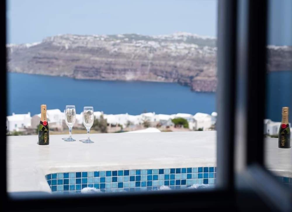 Pancratium villas & suites — Hotel rooms in Akrotiri, South Aegean