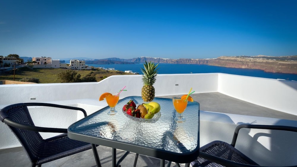 Pancratium villas & suites — Attractions in the area in Akrotiri, South Aegean