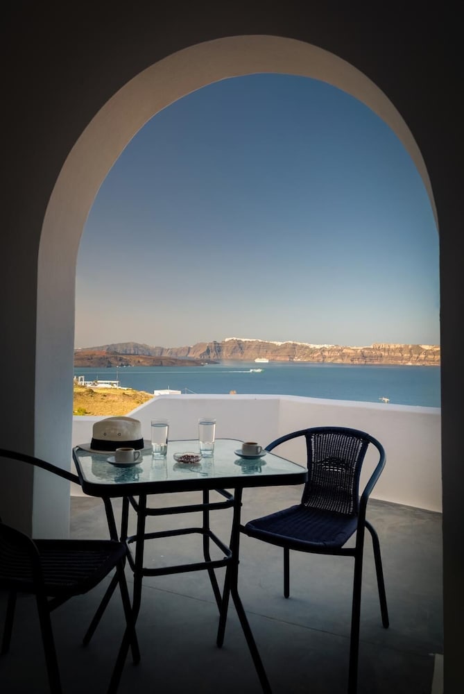 Pancratium villas & suites — Attractions in the area in Akrotiri, South Aegean
