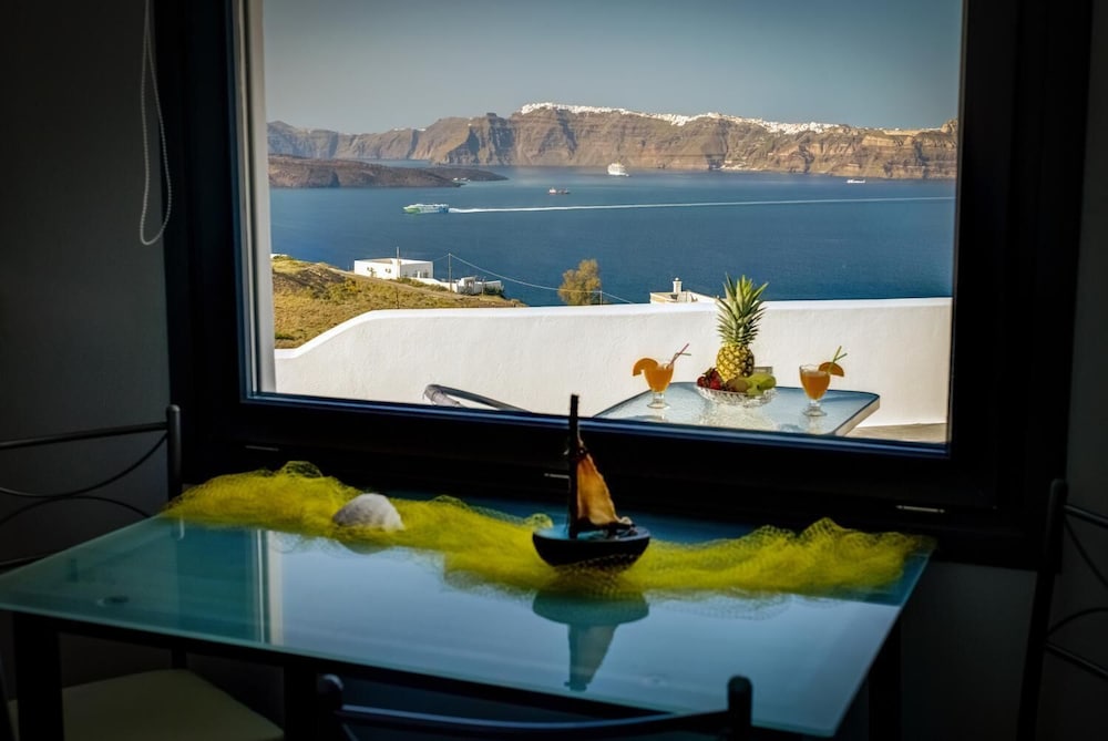Pancratium villas & suites — Hotel rooms in Akrotiri, South Aegean