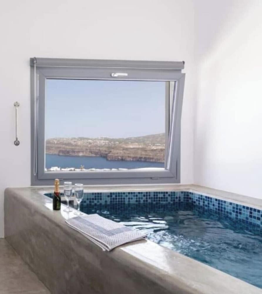 Pancratium villas & suites — Hotel rooms in Akrotiri, South Aegean