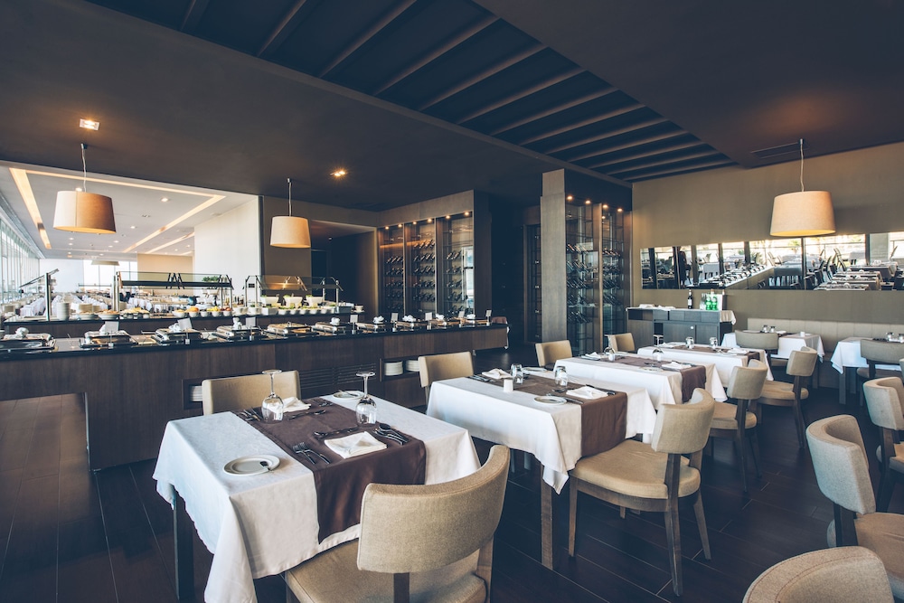 Iberostar Selection Lagos Algarve — Restaurant & bars in Lagos, Faro