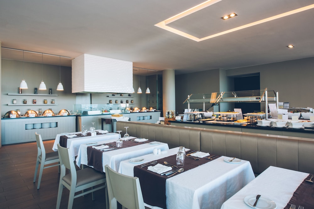 Iberostar Selection Lagos Algarve — Restaurant & bars in Lagos, Faro