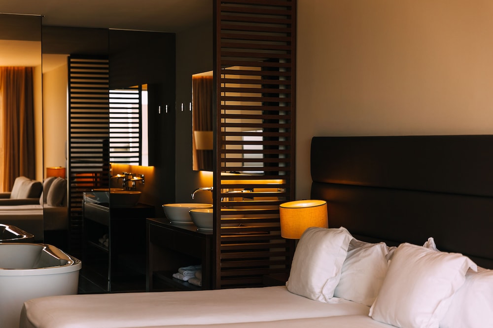 Iberostar Selection Lagos Algarve — Hotel rooms in Lagos, Faro