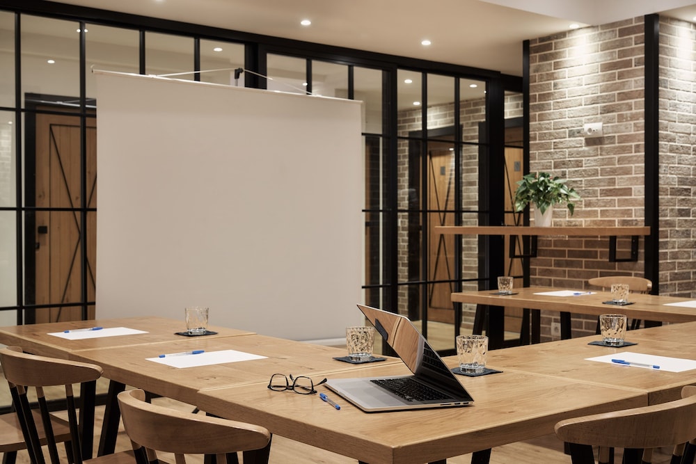 Olive Green Hotel — Restaurant & bars in Heraklion