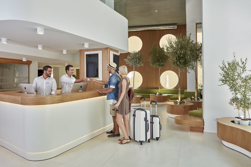 Olive Green Hotel — Hotel building in Heraklion