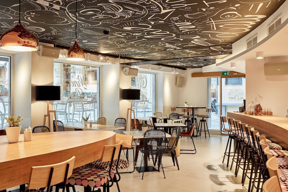 Olive Green Hotel — Restaurant & bars in Heraklion