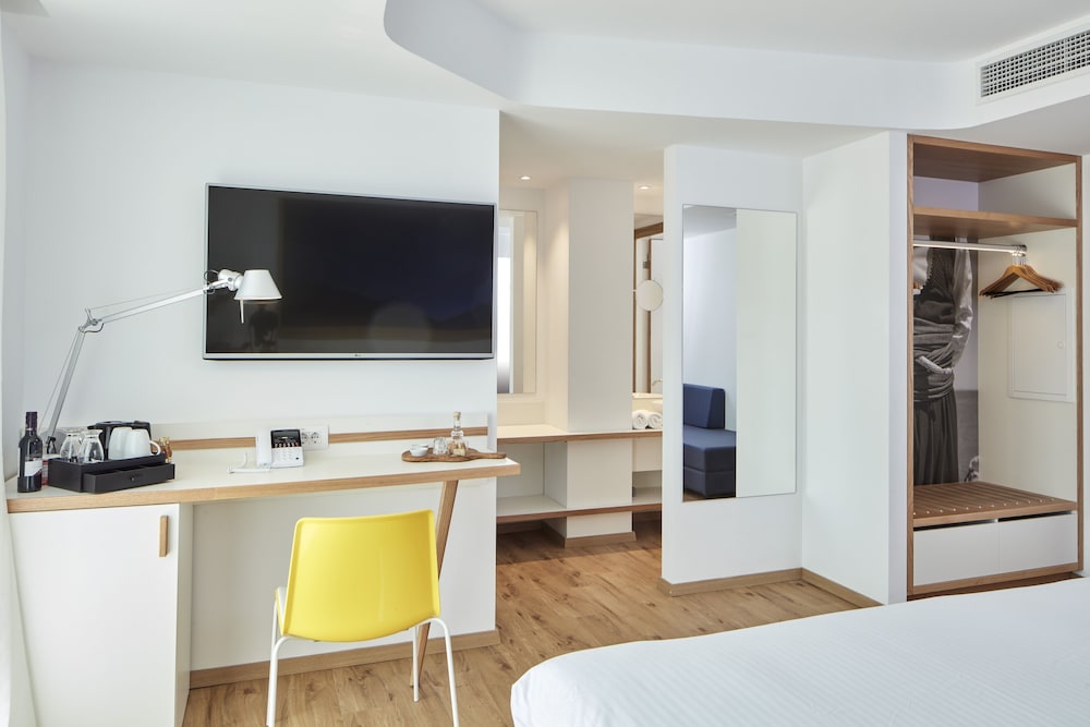 Olive Green Hotel — Hotel rooms in Heraklion