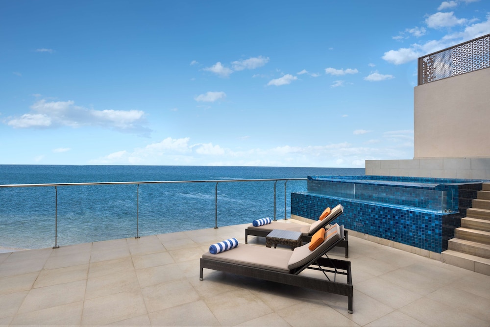 Radisson Blu Resort Galle — Swimming pool in Galle, Southern Province