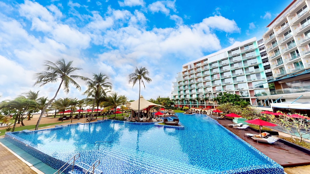 Radisson Blu Resort Galle — Swimming pool in Galle, Southern Province