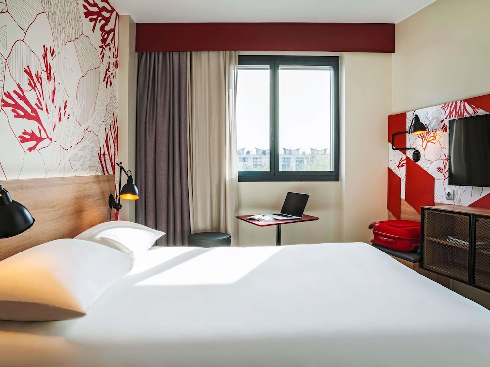 ibis Styles Barcelona City Bogatell — Hotel rooms in Barcelona, Catalonia