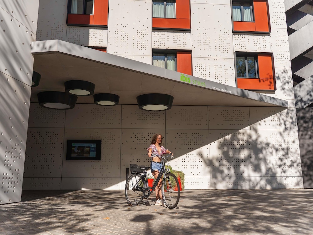 ibis Styles Barcelona City Bogatell — Hotel building in Barcelona, Catalonia