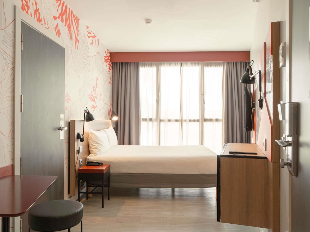 ibis Styles Barcelona City Bogatell — Hotel rooms in Barcelona, Catalonia