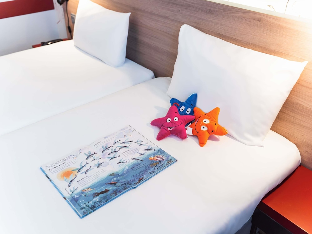 ibis Styles Barcelona City Bogatell — Hotel rooms in Barcelona, Catalonia