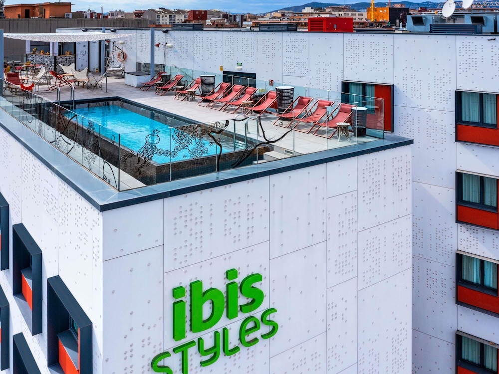 ibis Styles Barcelona City Bogatell — Hotel building in Barcelona, Catalonia