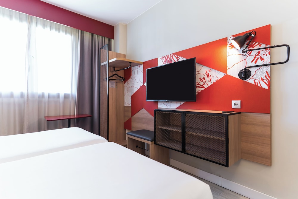 ibis Styles Barcelona City Bogatell — Hotel rooms in Barcelona, Catalonia