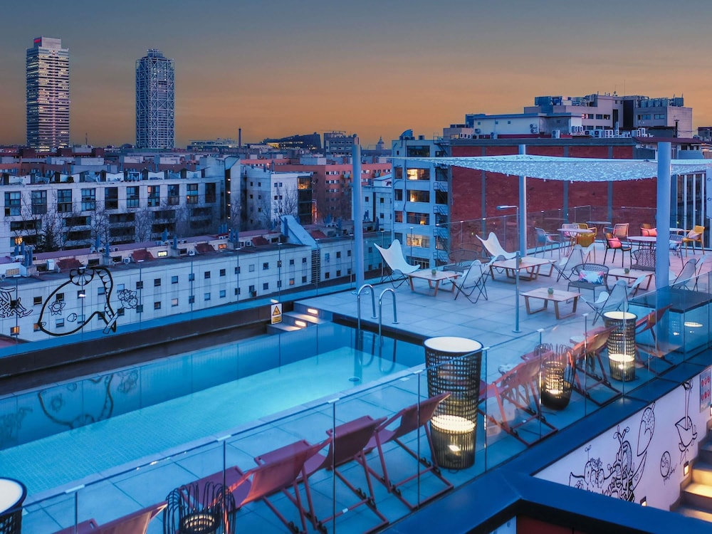 ibis Styles Barcelona City Bogatell — Swimming pool in Barcelona, Catalonia