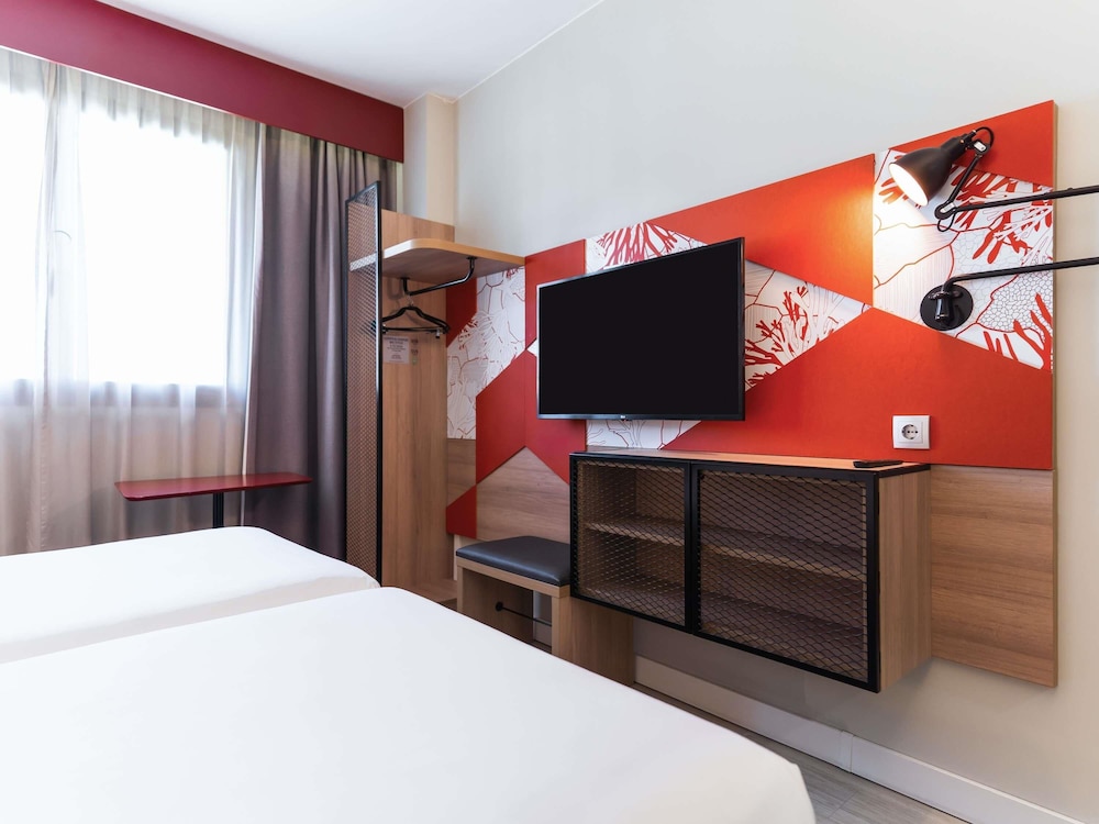 ibis Styles Barcelona City Bogatell — Hotel rooms in Barcelona, Catalonia