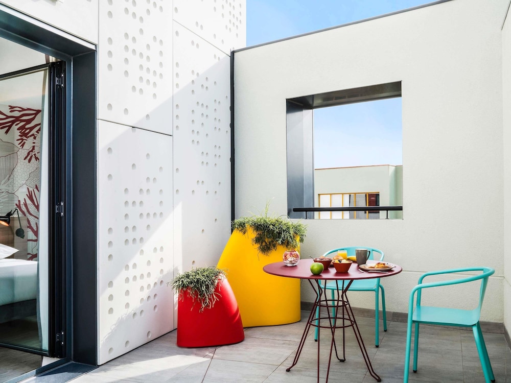 ibis Styles Barcelona City Bogatell — Hotel building in Barcelona, Catalonia