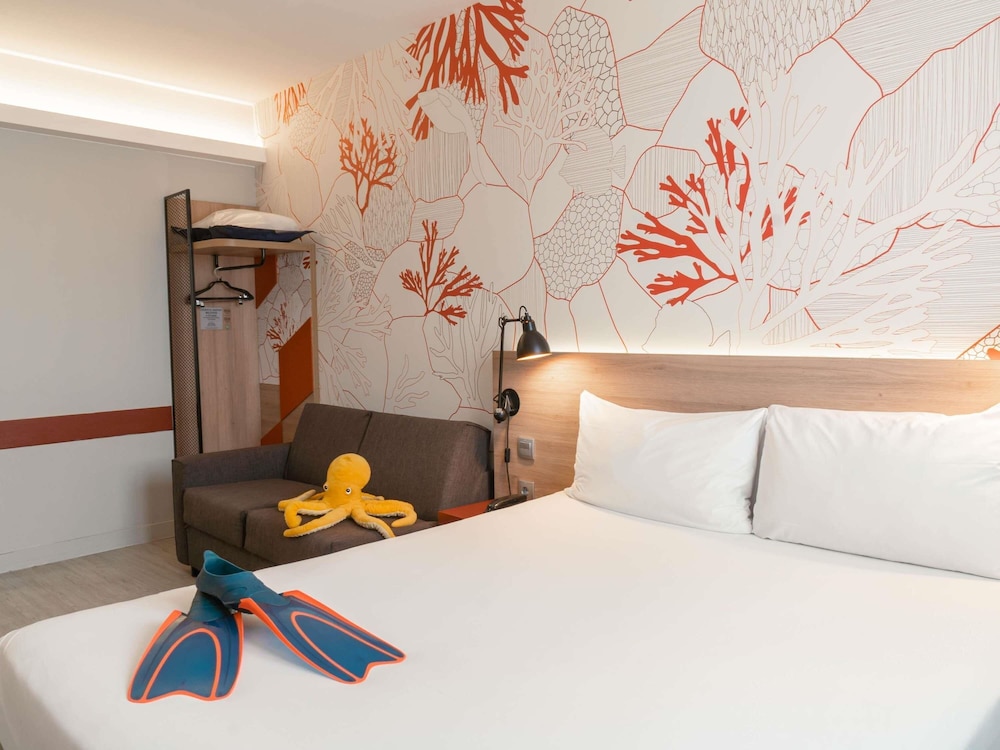 ibis Styles Barcelona City Bogatell — Hotel rooms in Barcelona, Catalonia