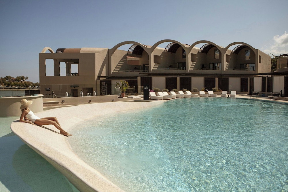 Domes Noruz Chania, Autograph Collection - Adults Only — Swimming pool in Chania