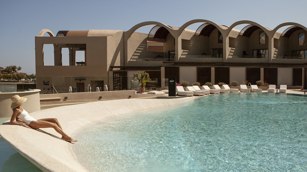 Domes Noruz Chania, Autograph Collection - Adults Only — Swimming pool in Chania