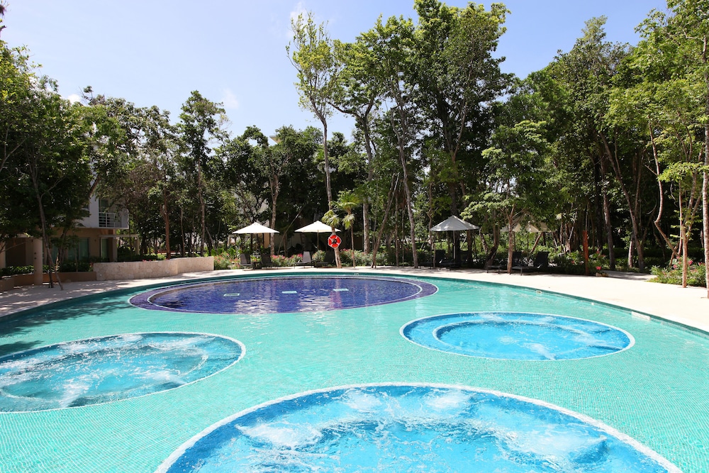 Bahia Principe Escape Sian Ka’an - Hyatt Inclusive Collection - Adults Only - All Inclusive — Swimming pool in Akumal, Quintana Roo